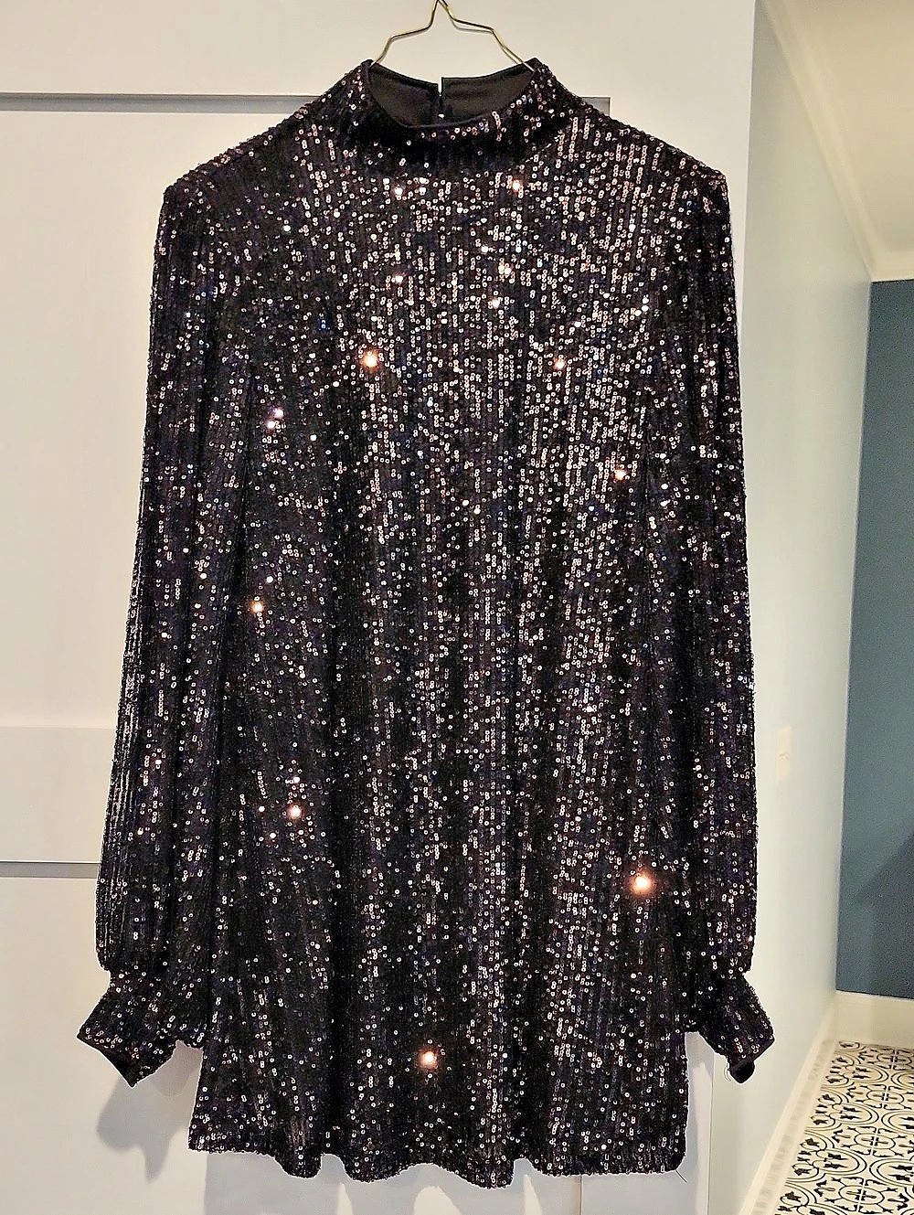Dress Forum Long Sleeve Sequin Mini Dress Black & Gold Small